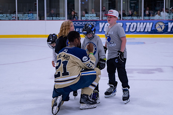 Skate with Jets 2025-10-18-1