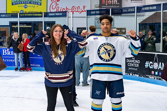 2023-11-24 Skate with Jets-5