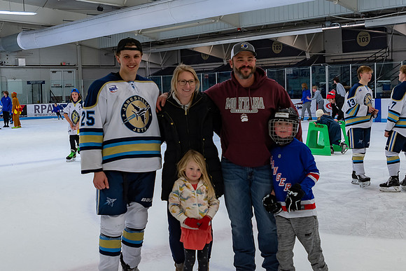 2023-11-24 Skate with Jets-10