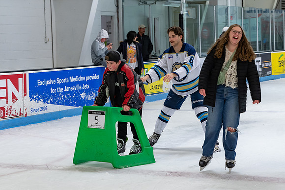 2023-11-24 Skate with Jets-14